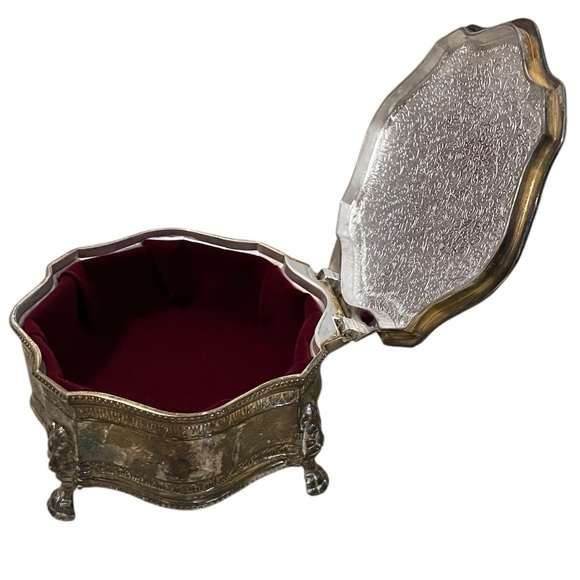 Vintage Silver Plate Footed Hinged Trinket Box With Royal Crest Lid Lion's Head - Picture 5 of 10